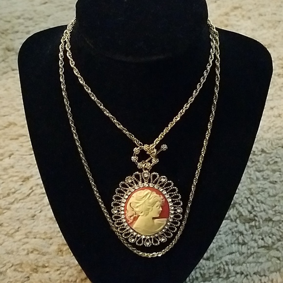 Huge Cameo necklace - Picture 2 of 4